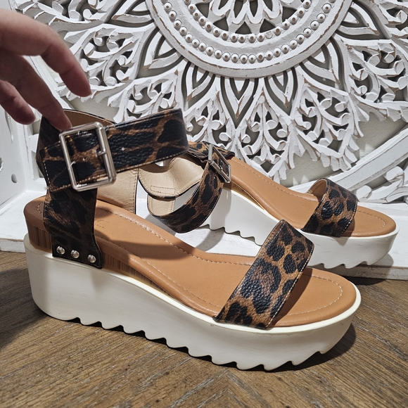 Shoes - Comfort Leopard Print Platform Sandals Womens 11
